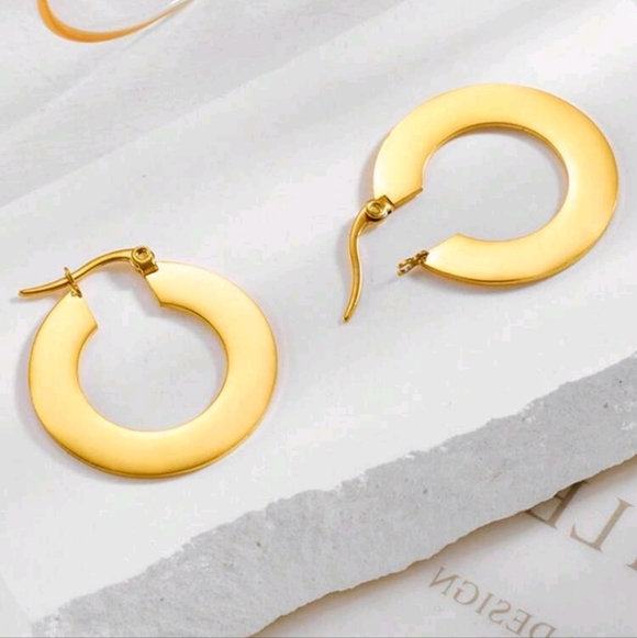 Smooth gp minimalist huggies; thin & light weight; not big or tiny; 1.18"; nwot - Picture 3 of 7